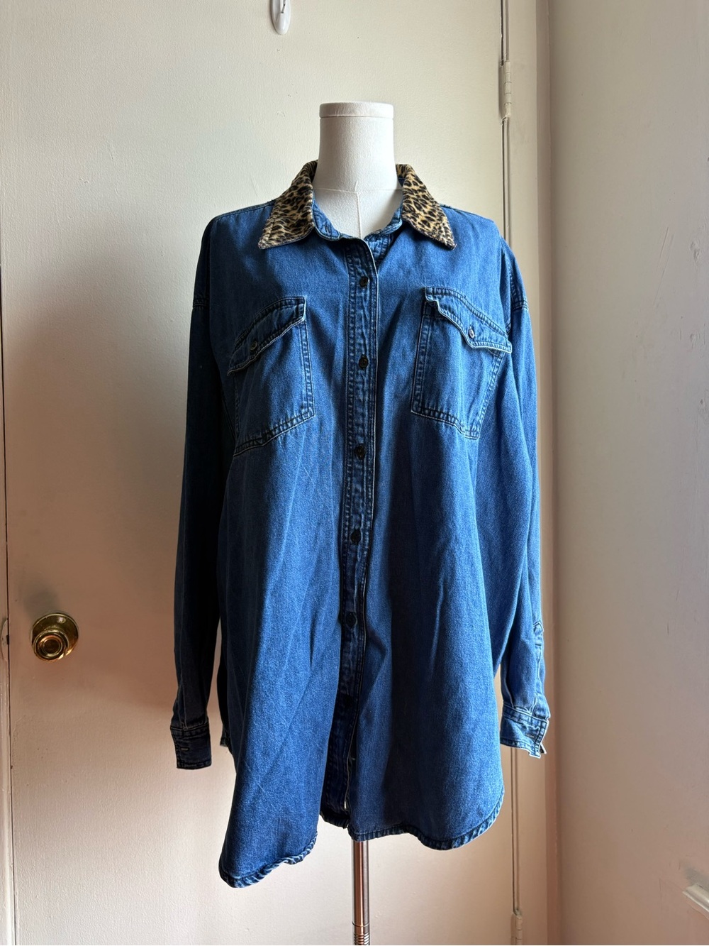 crossroads leopard print collar denim button front long sleeve